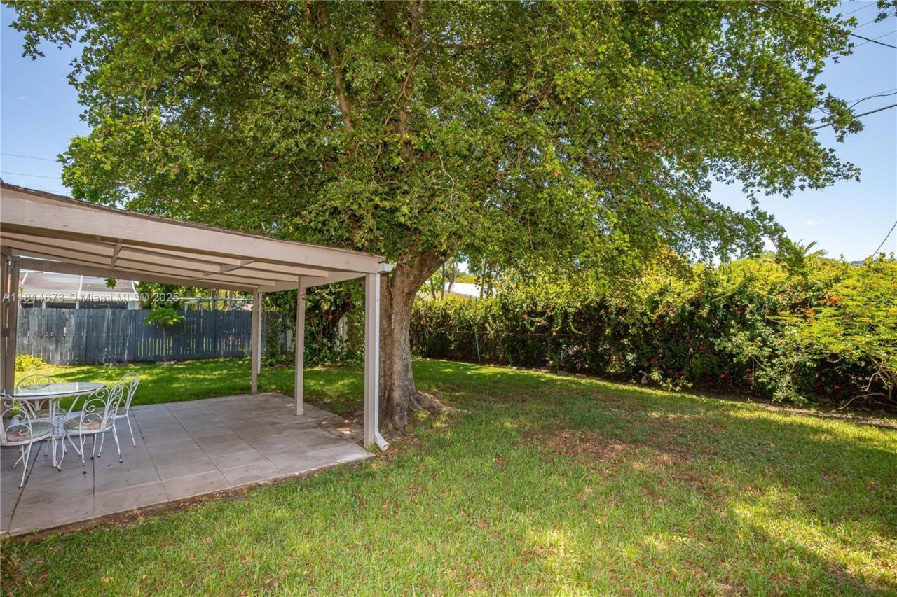 918 NE 6th St, Hallandale Beach, FL 33009 Photo