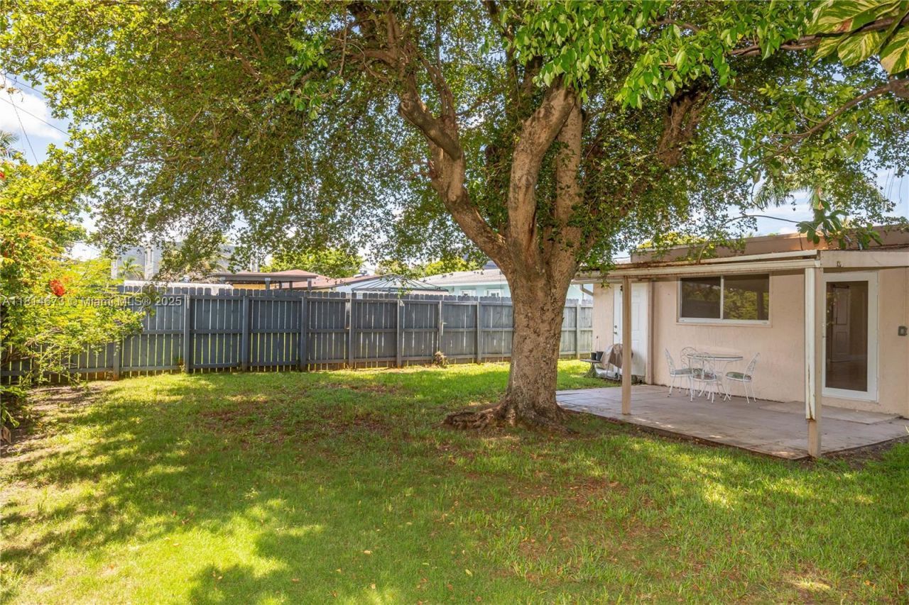 918 NE 6th St, Hallandale Beach, FL 33009 Photo
