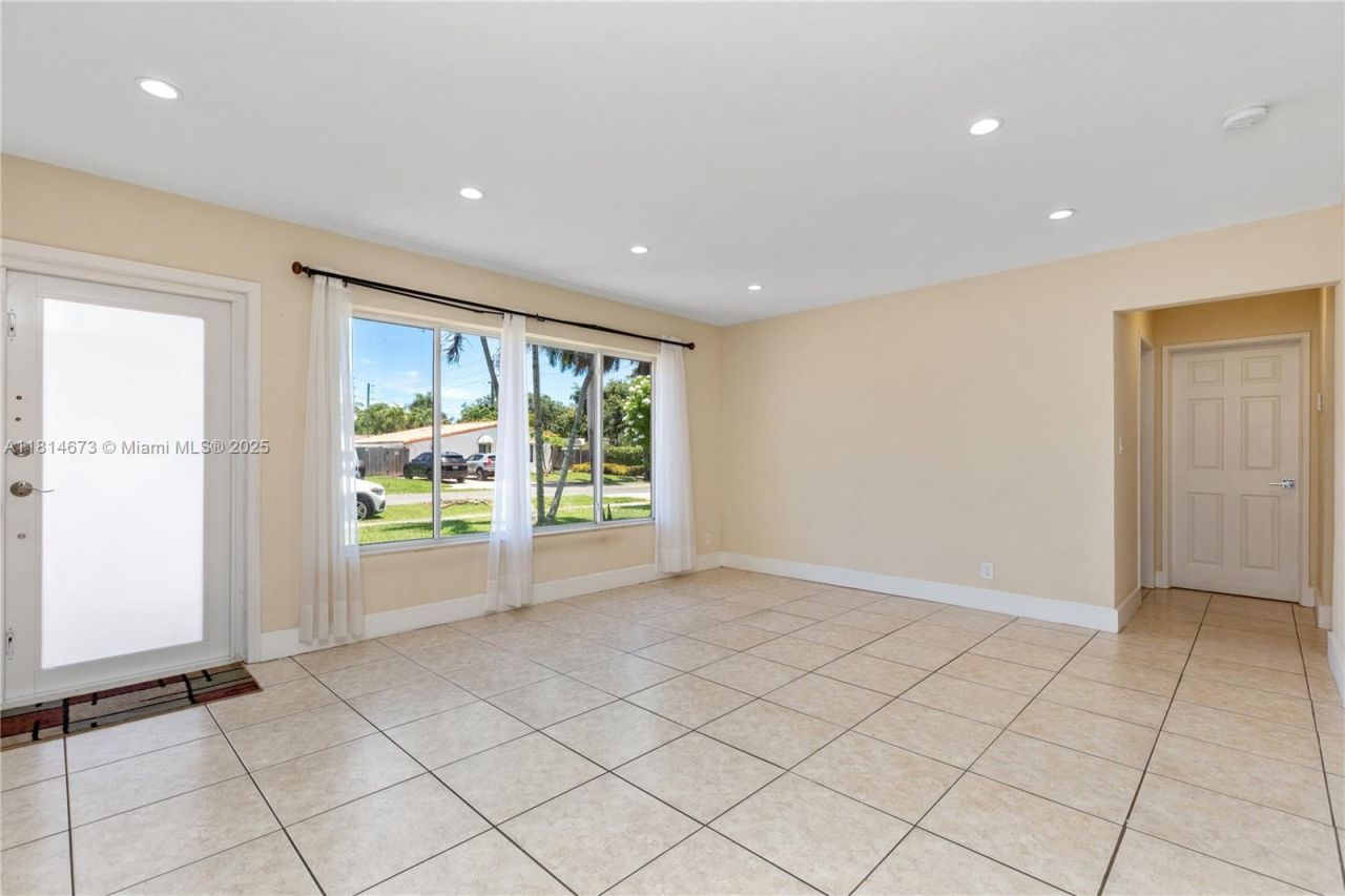 918 NE 6th St, Hallandale Beach, FL 33009 Photo