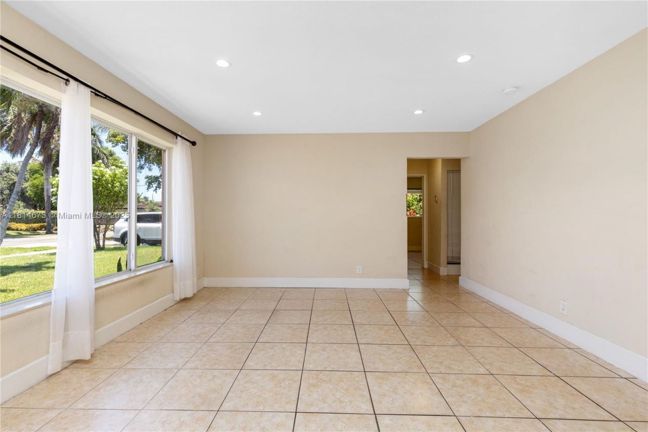 918 NE 6th St, Hallandale Beach, FL 33009 Photo