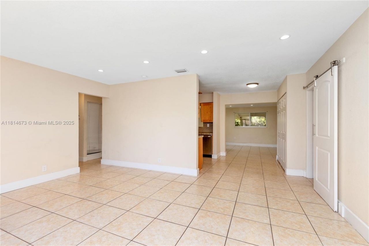 918 NE 6th St, Hallandale Beach, FL 33009 Photo