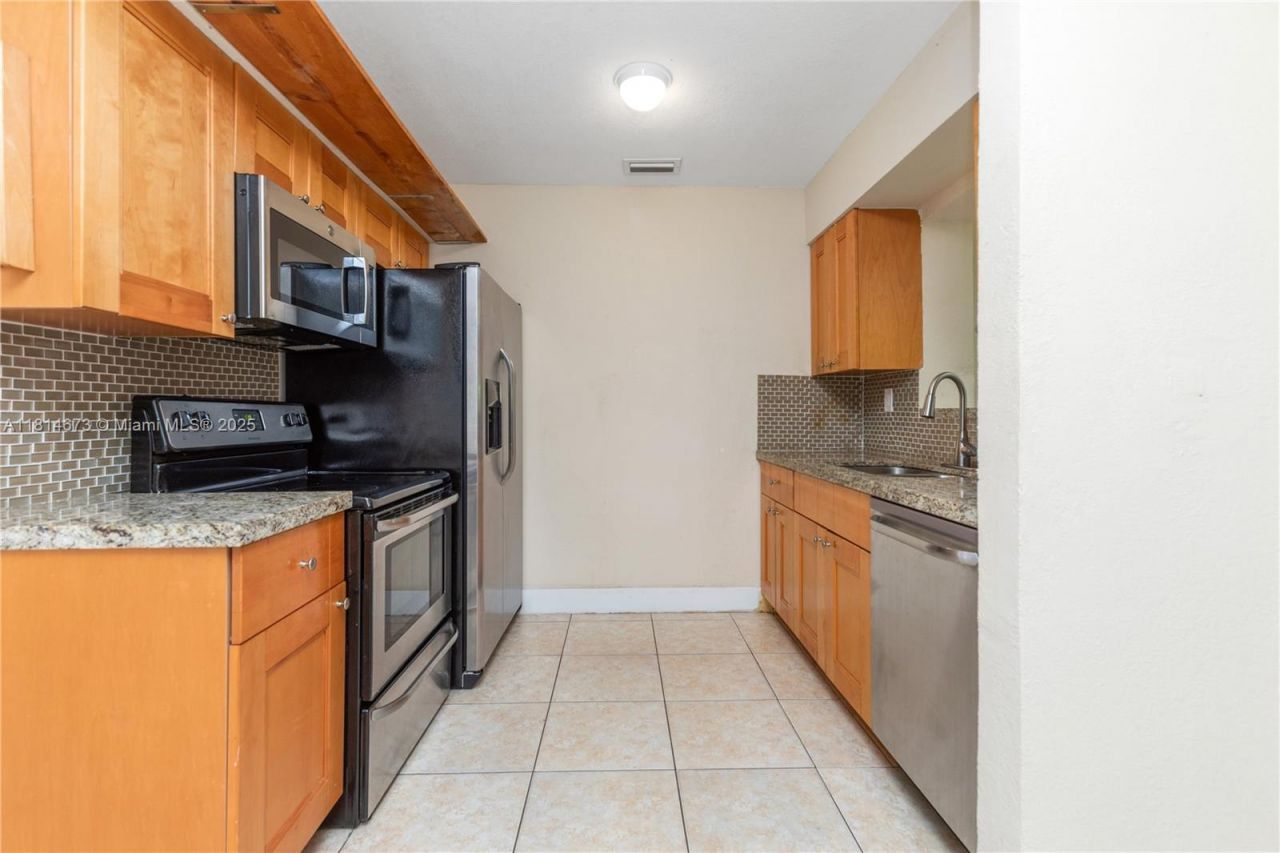 918 NE 6th St, Hallandale Beach, FL 33009 Photo