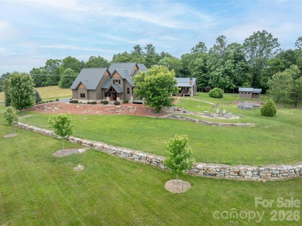 4862 Pinnacle Mountain Road, Zirconia, NC 28790