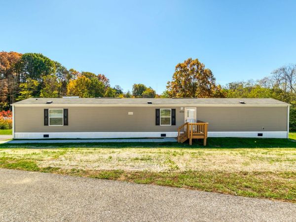 6765 Lee, Radford, VA 24141
