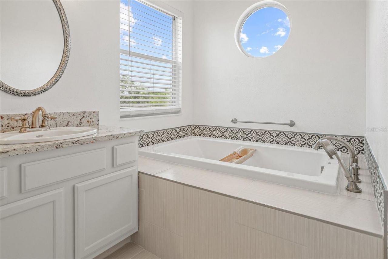 1191 Darlington Oak Drive Ne, Saint Petersburg, FL 33703 Photo