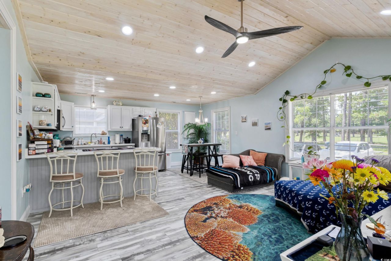 10071 Kings Rd. Photo 4