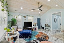 10071 Kings Rd. photo 4