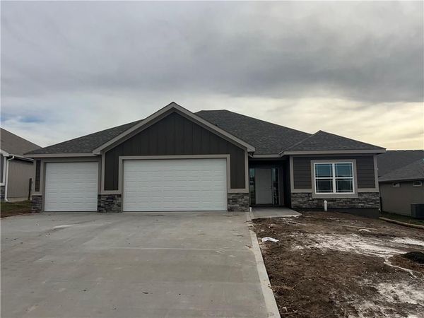 11805 E Ridgeview Court, Peculiar, MO 64078