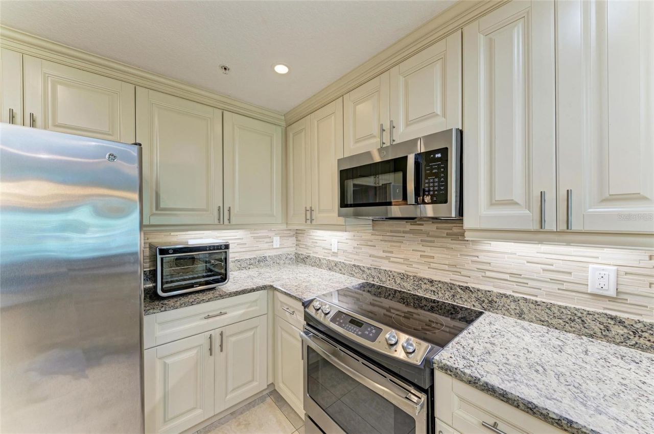 7820 34th Avenue W, Unit 102, Bradenton, FL 34209 Photo