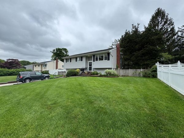 20 Bayberry Road, Ronkonkoma, NY 11779