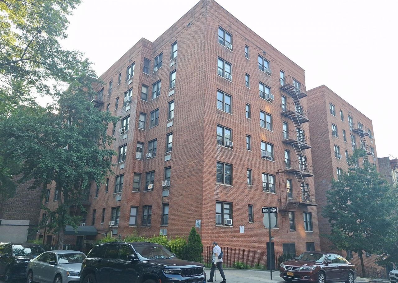2866 Marion Avenue, Unit 4C, Bronx, NY 10458 Main Photo