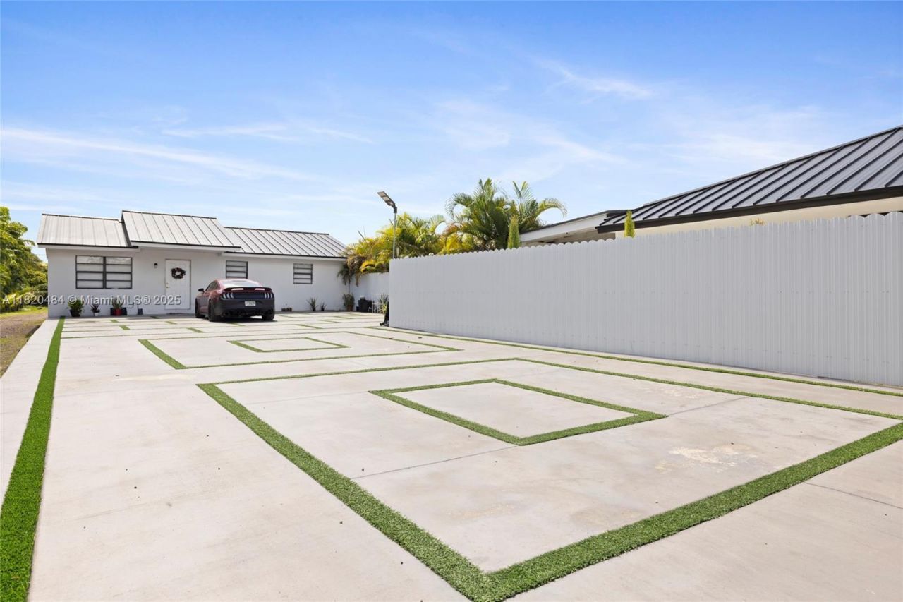 23421 SW 217th Ave, Homestead, FL 33031 Photo