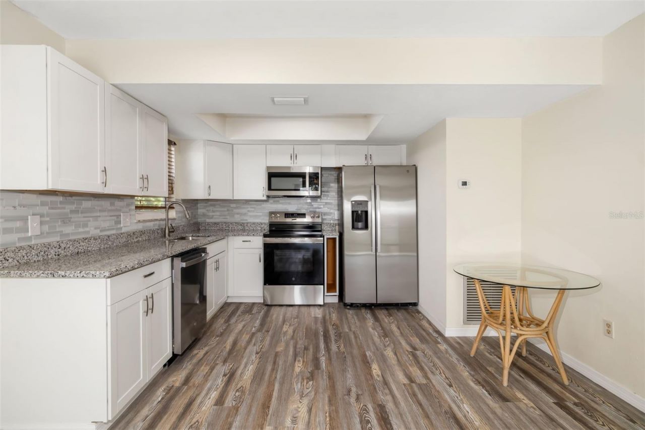 2513 Avenue B, Unit B, Bradenton Beach, FL 34217 Photo