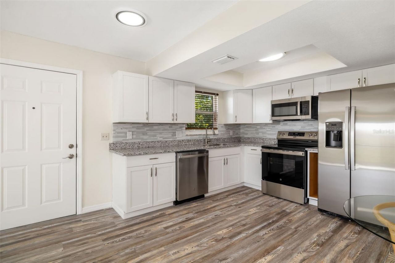 2513 Avenue B, Unit B, Bradenton Beach, FL 34217 Photo