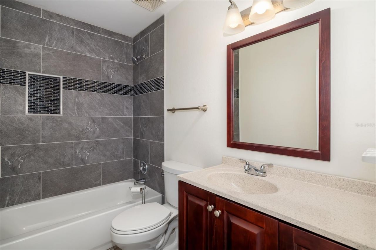 2513 Avenue B, Unit B, Bradenton Beach, FL 34217 Photo