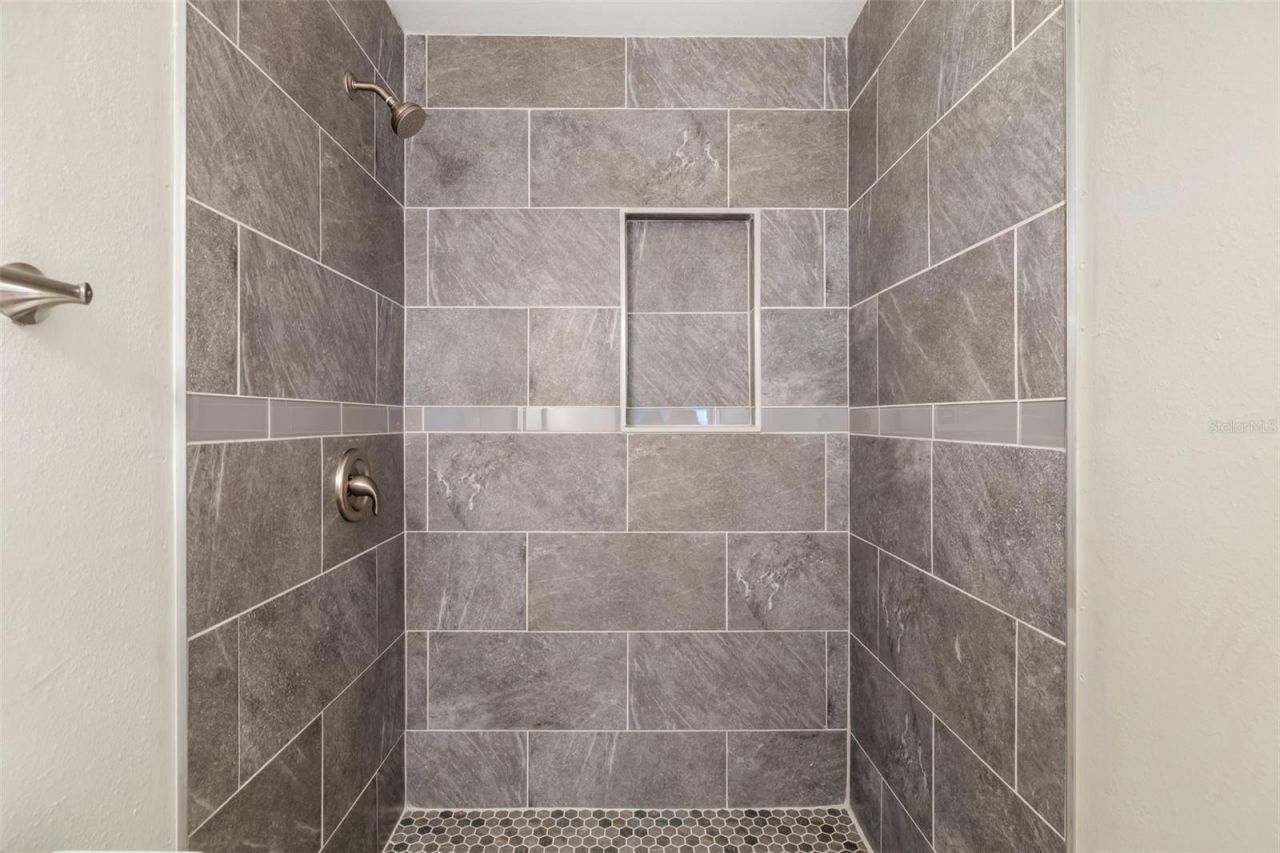 2513 Avenue B, Unit B, Bradenton Beach, FL 34217 Photo