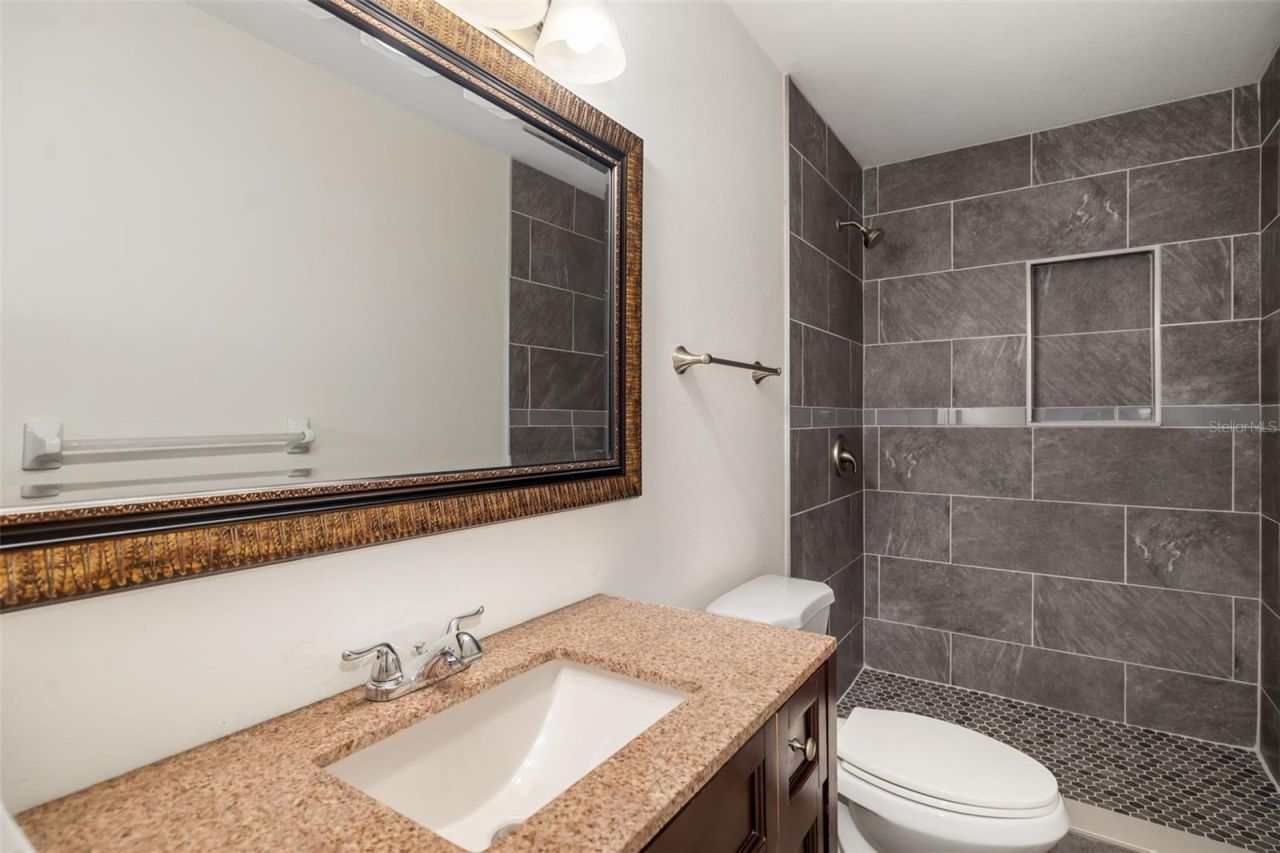 2513 Avenue B, Unit B, Bradenton Beach, FL 34217 Photo