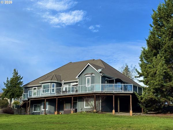 295 FAIRWAY VILLAGE LN, Roseburg, OR 97471