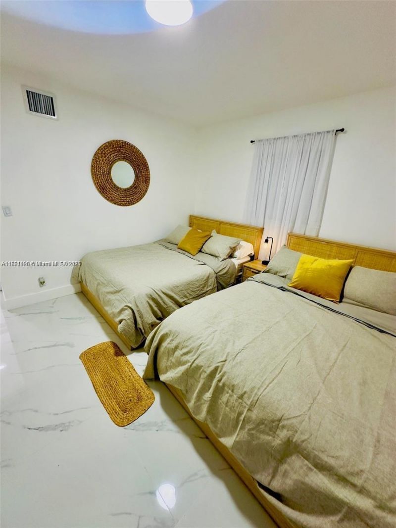 610 NW 111th St, Miami, FL 33168 Photo