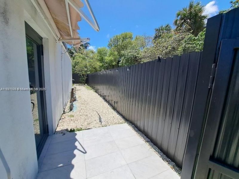 610 NW 111th St, Miami, FL 33168 Photo