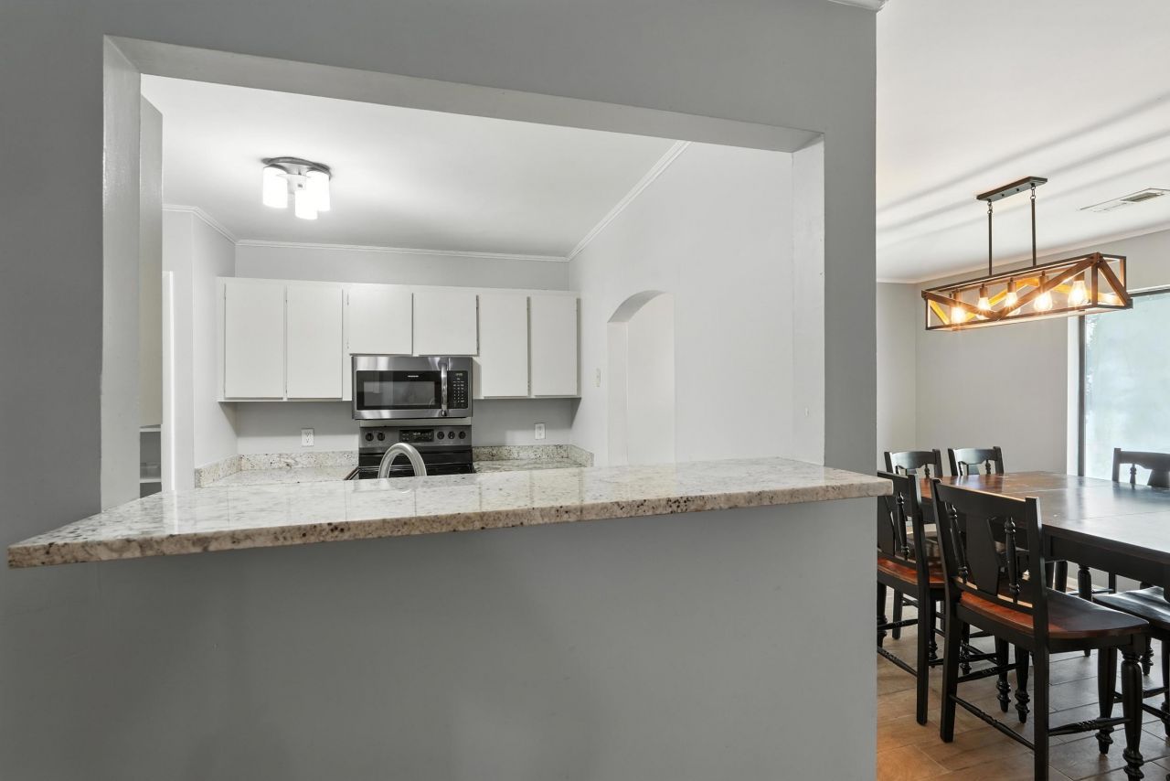 607 Greencastle Drive Photo 10