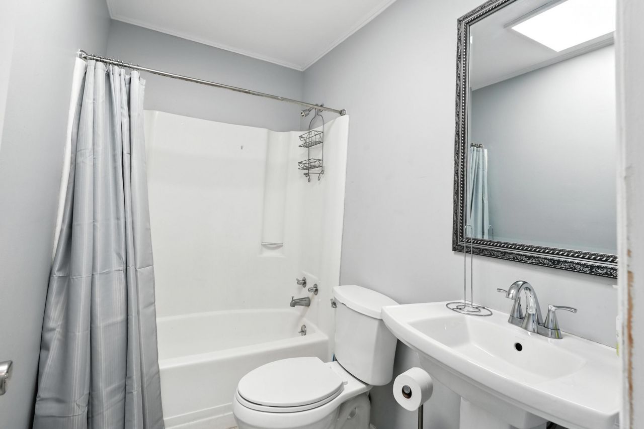 607 Greencastle Drive Photo 12