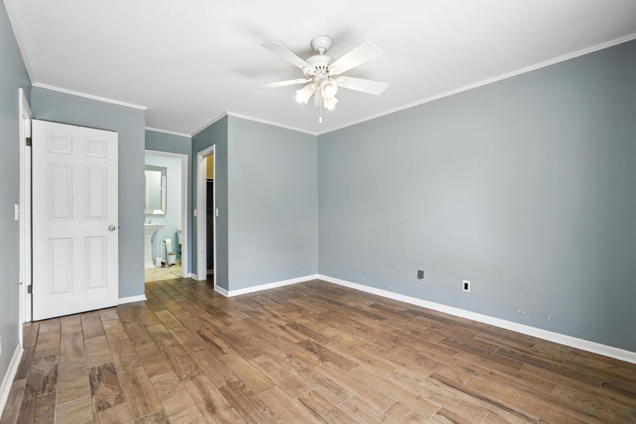 607 Greencastle Drive Photo 16