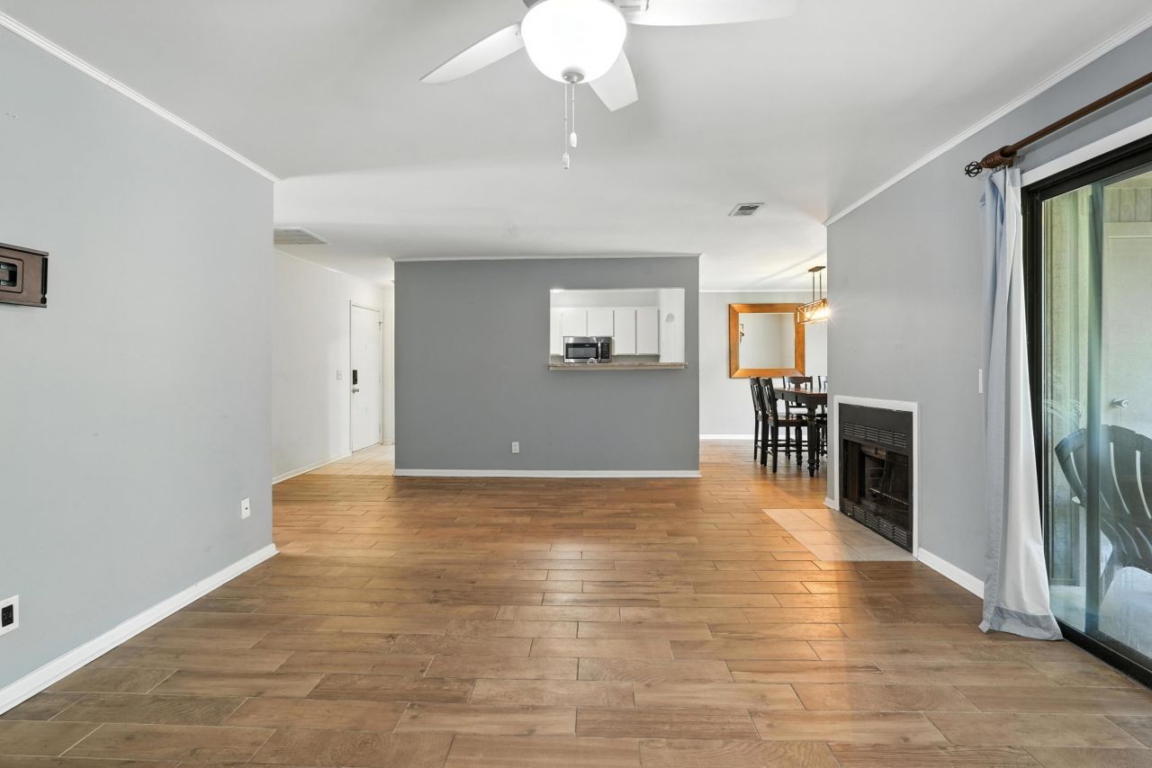 607 Greencastle Drive Photo 4