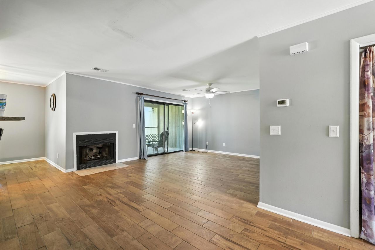 607 Greencastle Drive Photo 6