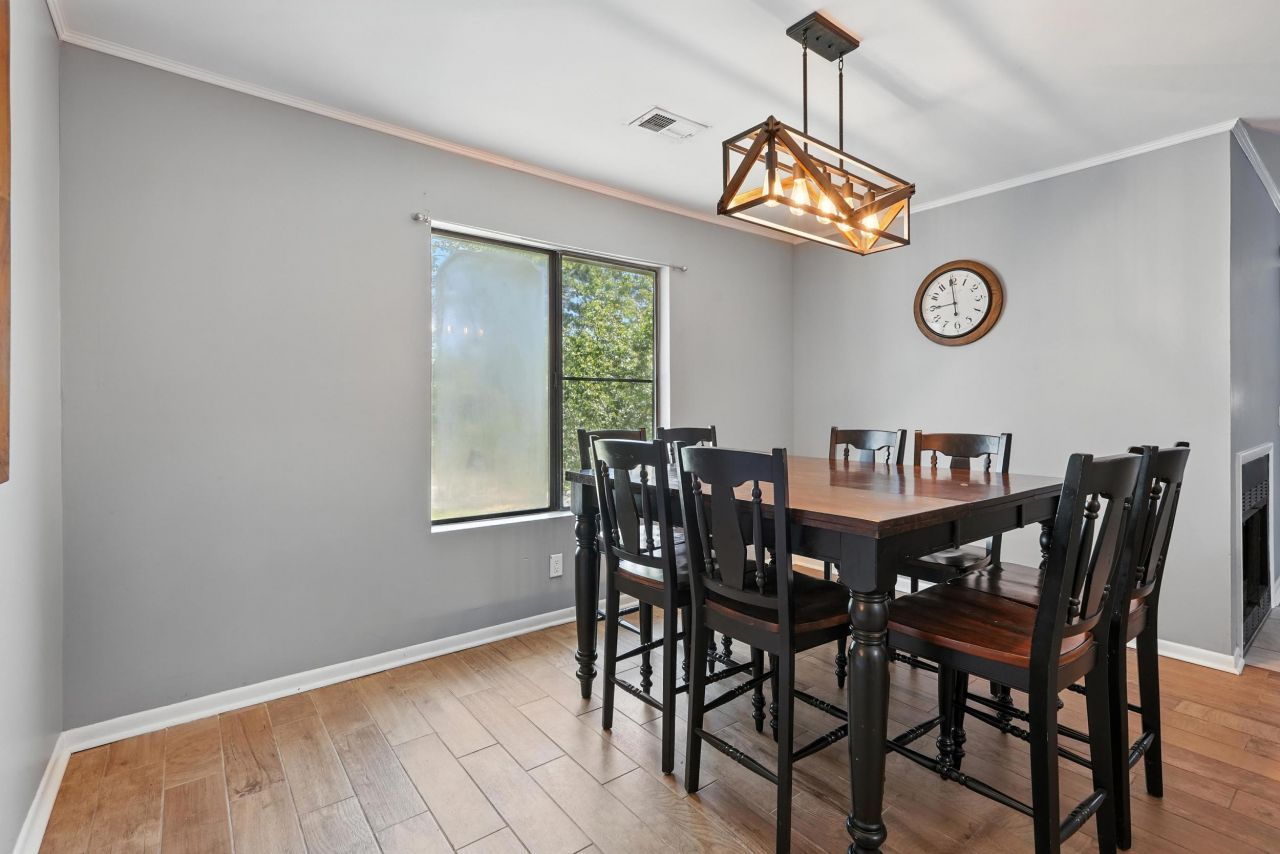 607 Greencastle Drive Photo 8