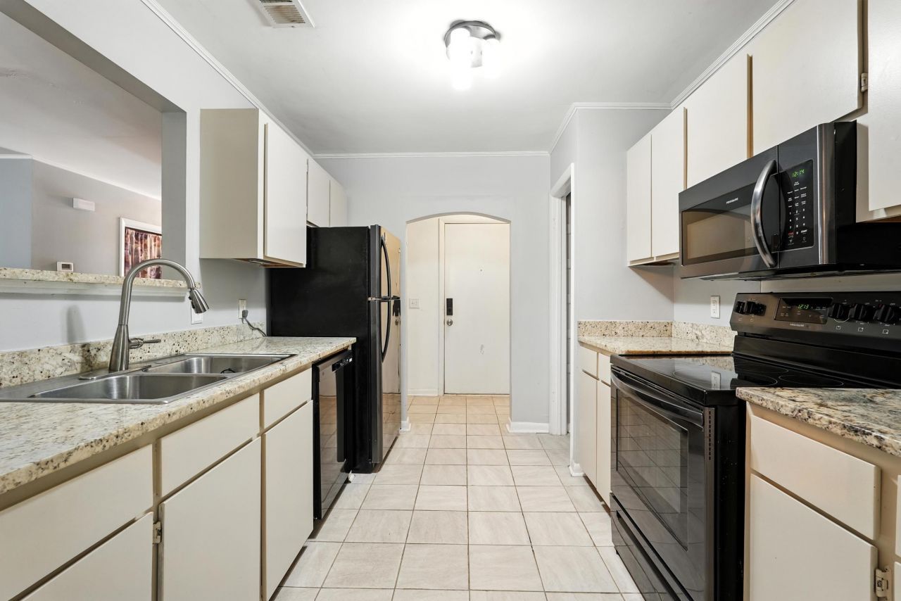 607 Greencastle Drive Photo 9