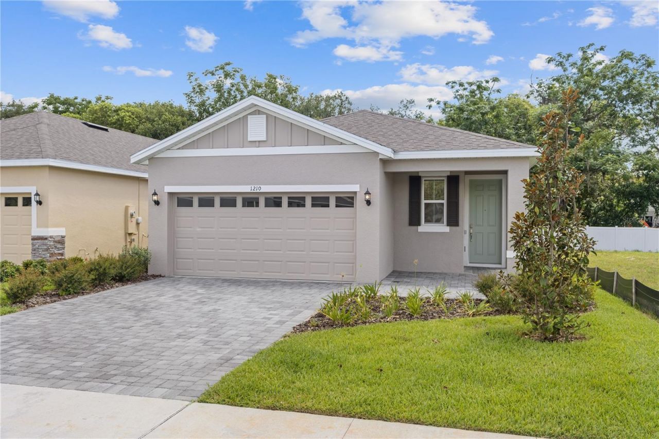 1210 Atlantic Avenue, Fruitland Park, FL 34731 Main Photo