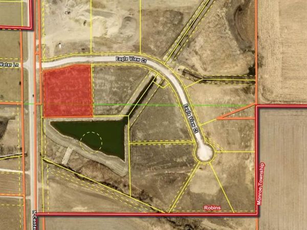 3351 Eagle View Ct, Robins, IA 52328