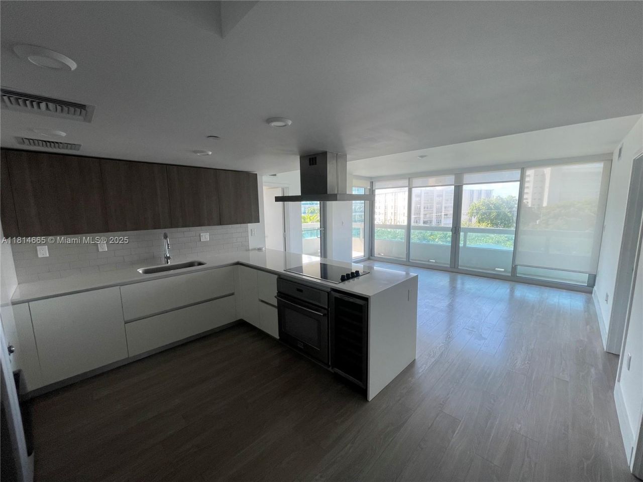 1025 92nd St, Unit 607, Bay Harbor Islands, FL 33154 Photo