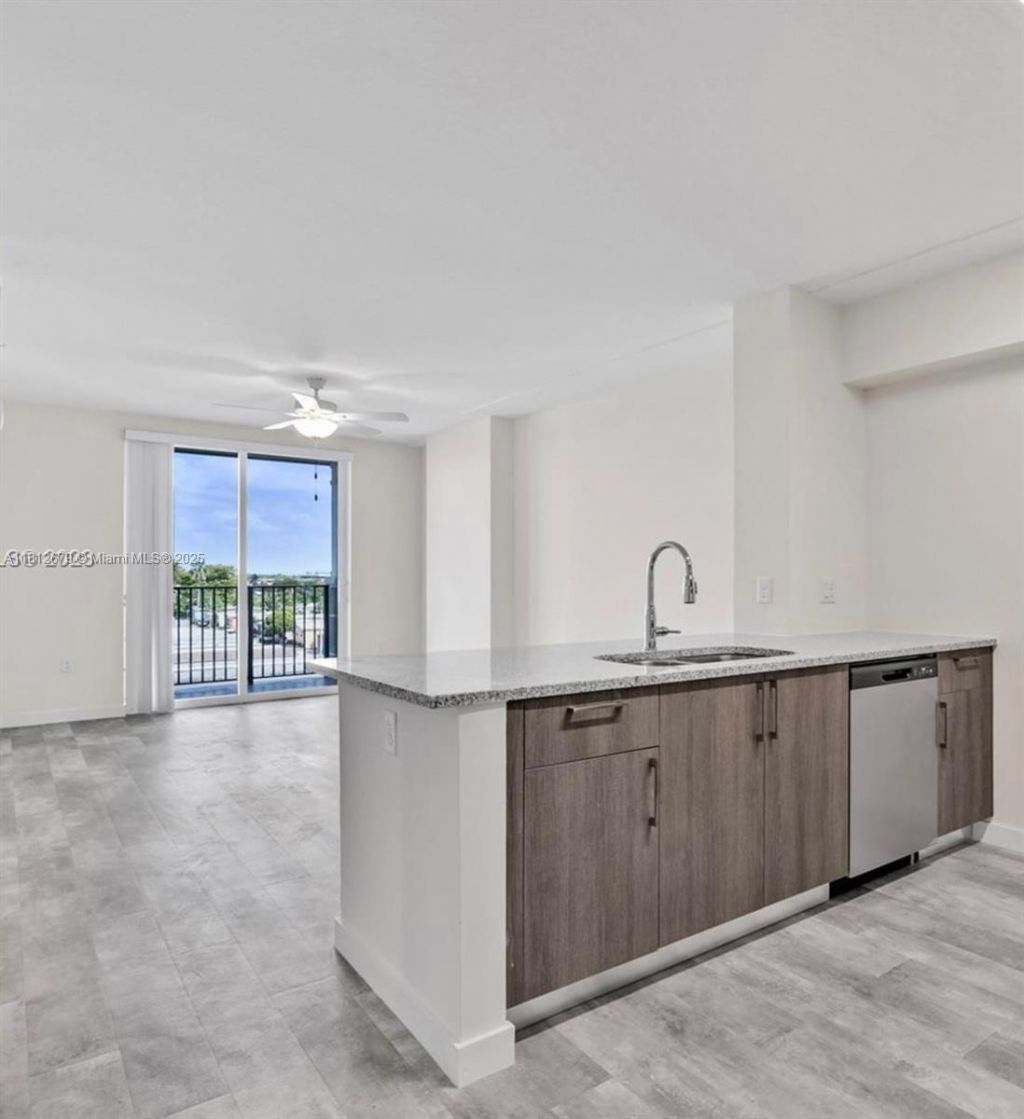 400 NW 112th Ave, Unit 718, Sweetwater, FL 33172 Photo