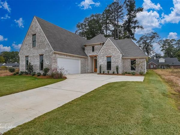 192 St Andrews Lane, Benton, LA 71006