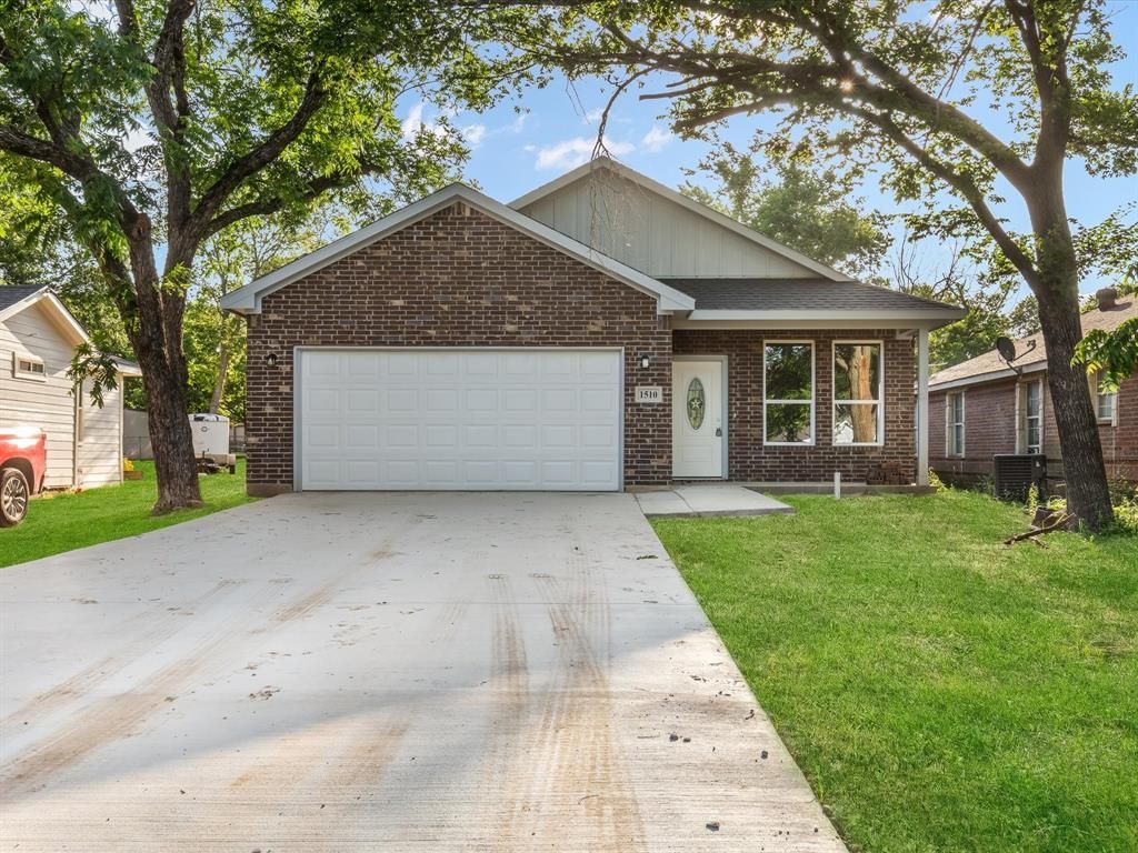 1510 N Wilhite Street, Cleburne, TX 76031 Main Photo