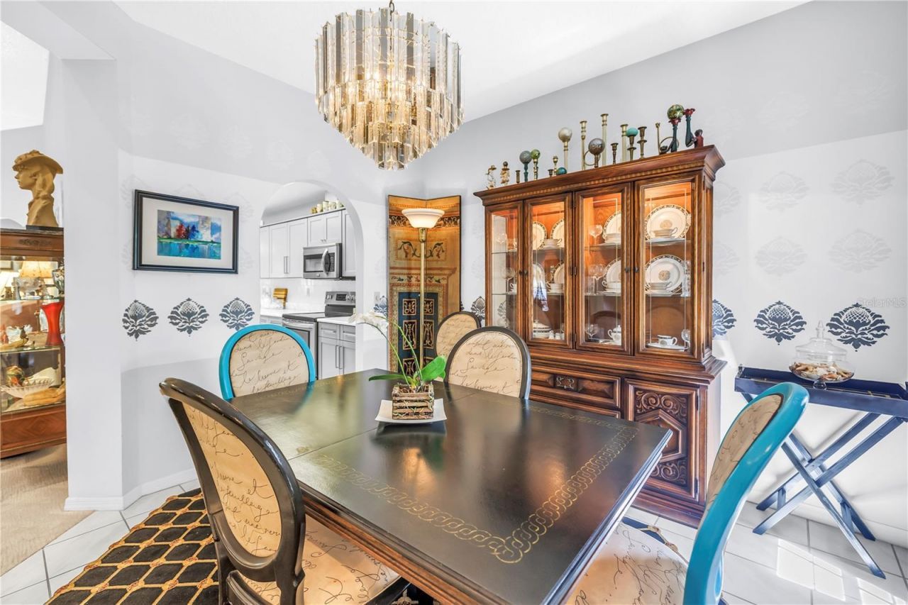 5090 White Pine Circle Ne, Saint Petersburg, FL 33702 Photo