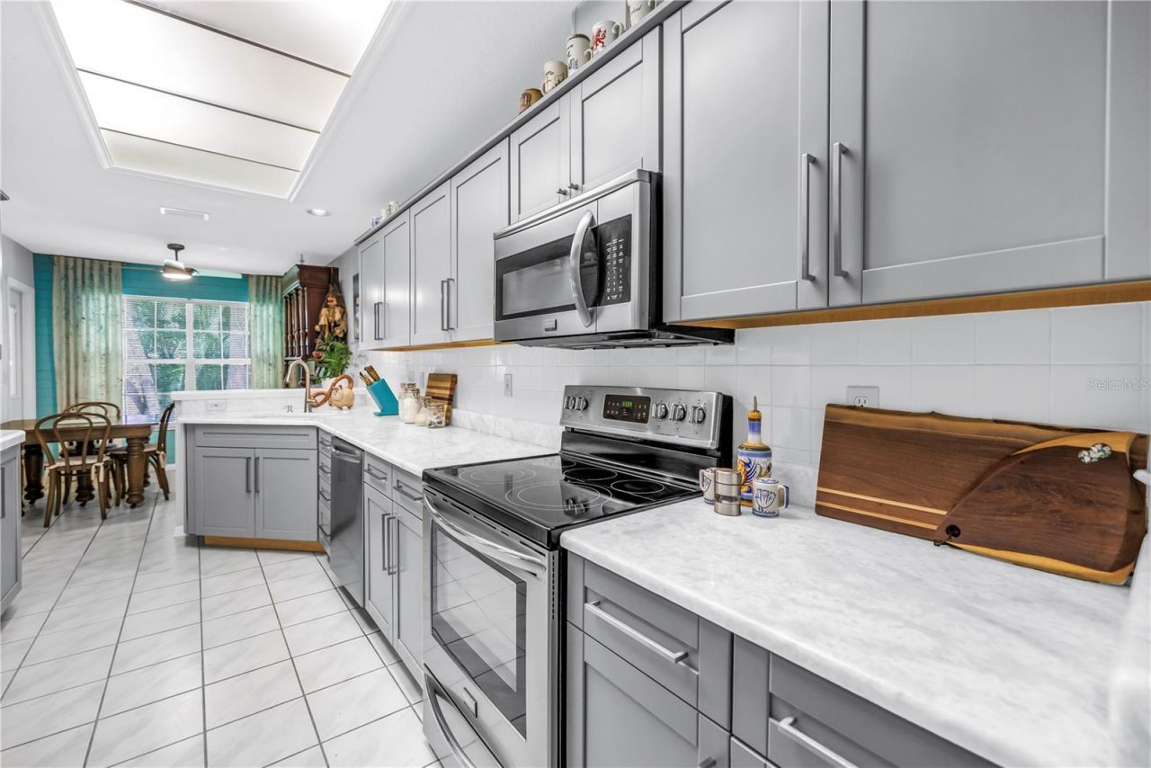 5090 White Pine Circle Ne, Saint Petersburg, FL 33702 Photo