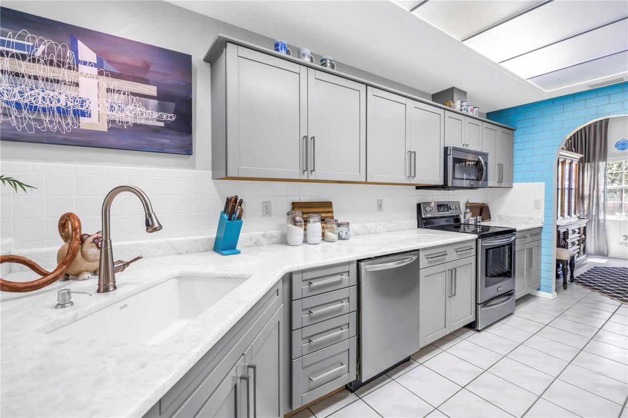 5090 White Pine Circle Ne, Saint Petersburg, FL 33702 Photo