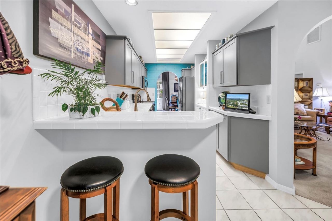 5090 White Pine Circle Ne, Saint Petersburg, FL 33702 Photo