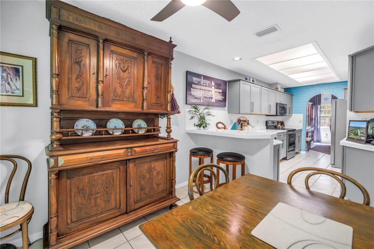 5090 White Pine Circle Ne, Saint Petersburg, FL 33702 Photo