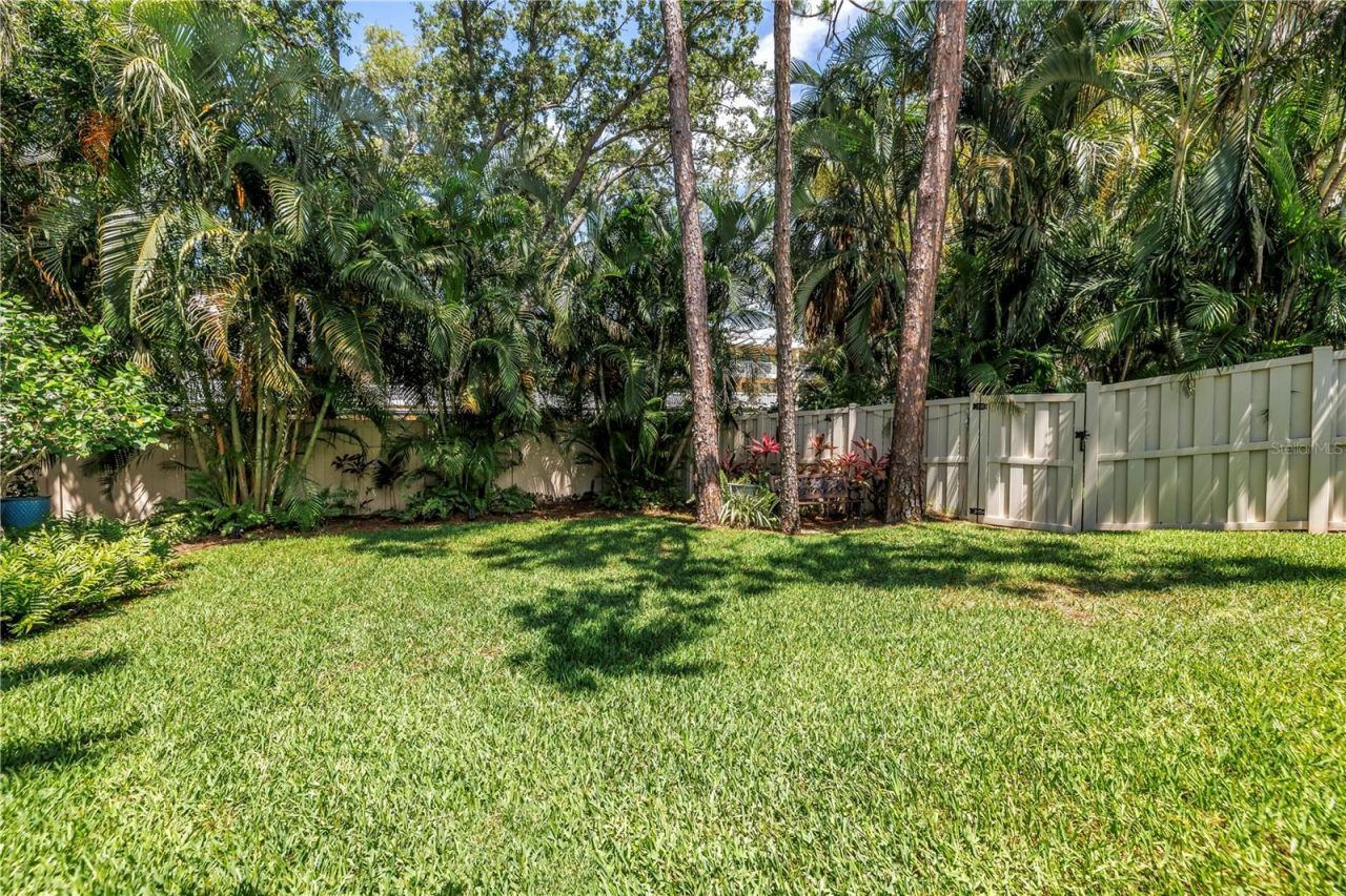 5090 White Pine Circle Ne, Saint Petersburg, FL 33702 Photo