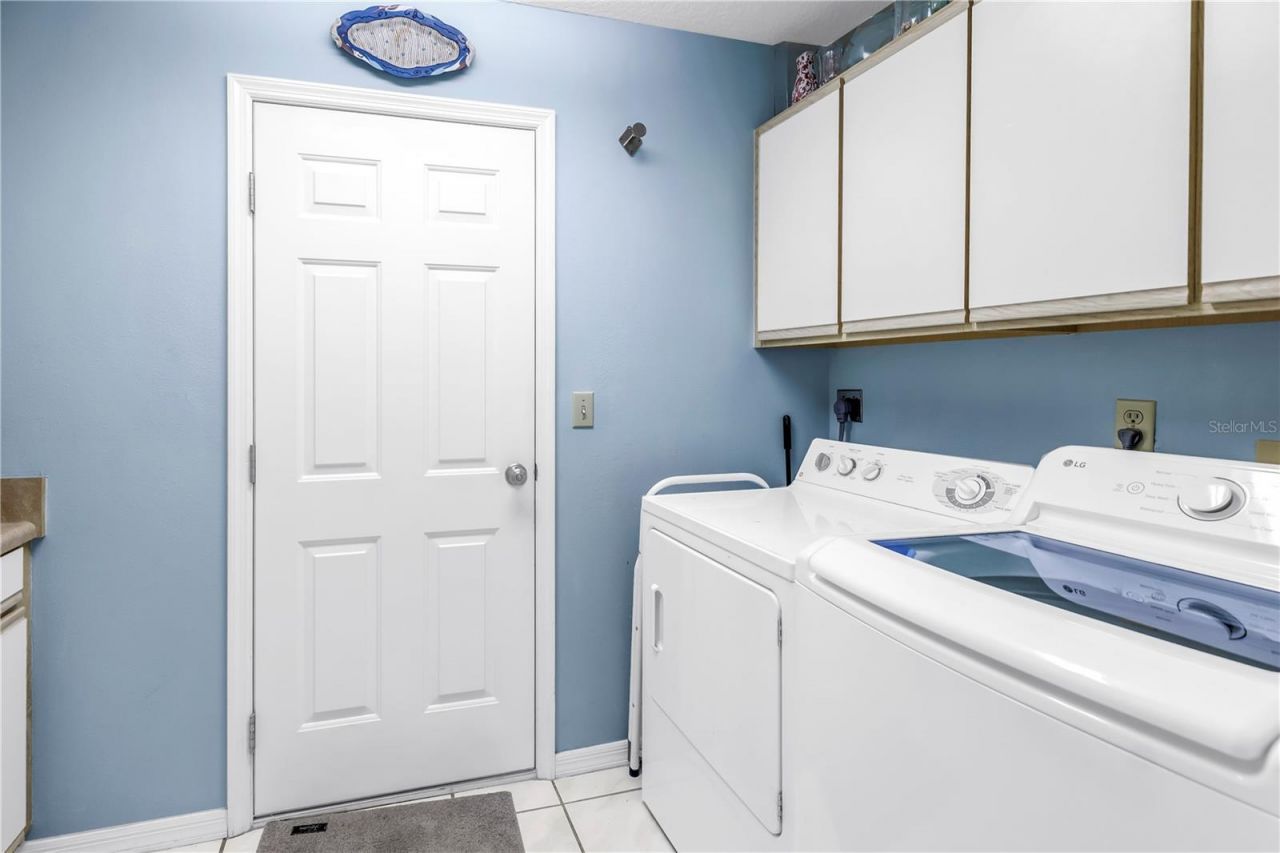 5090 White Pine Circle Ne, Saint Petersburg, FL 33702 Photo