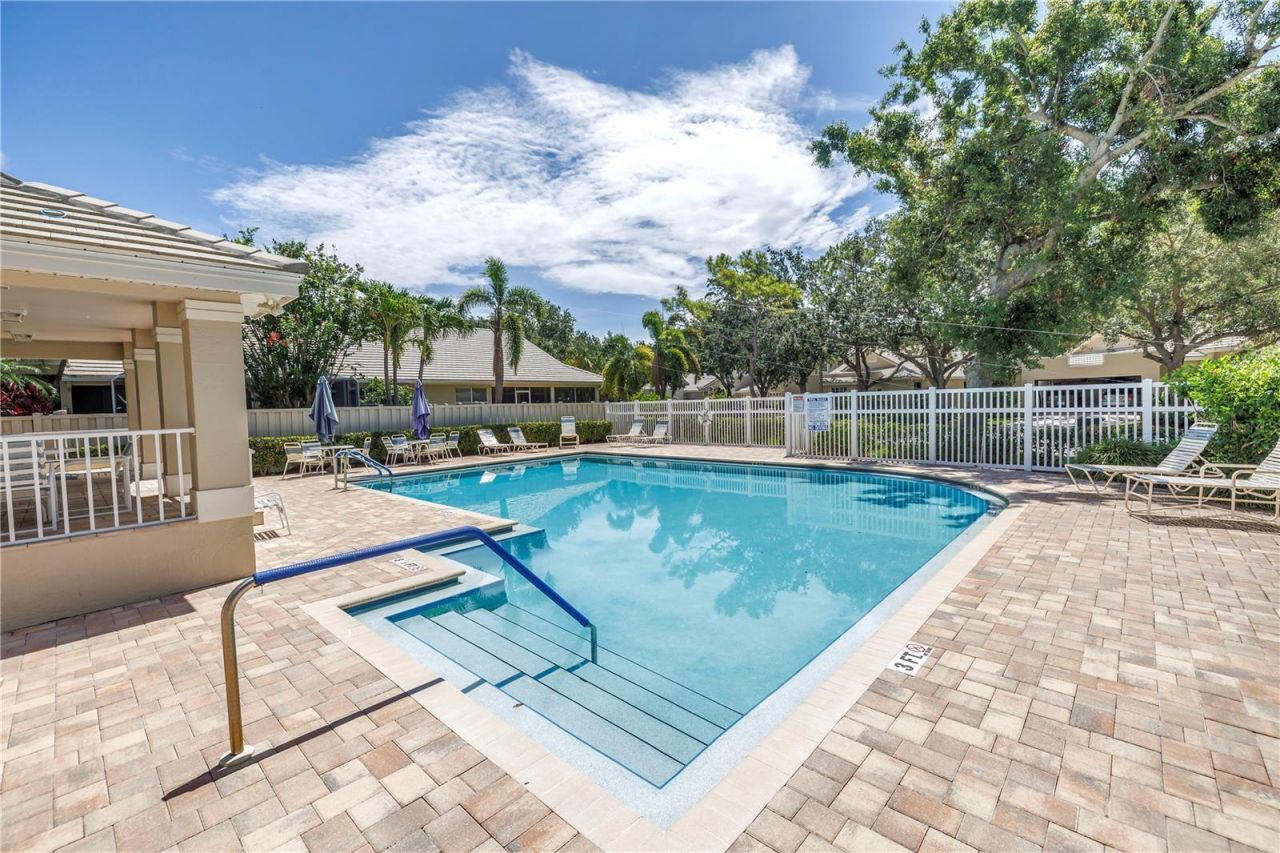 5090 White Pine Circle Ne, Saint Petersburg, FL 33702 Photo