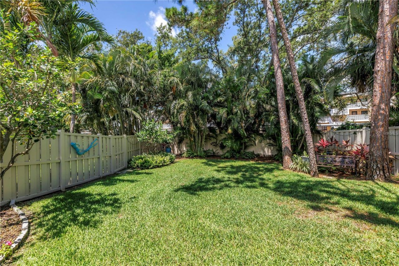 5090 White Pine Circle Ne, Saint Petersburg, FL 33702 Photo