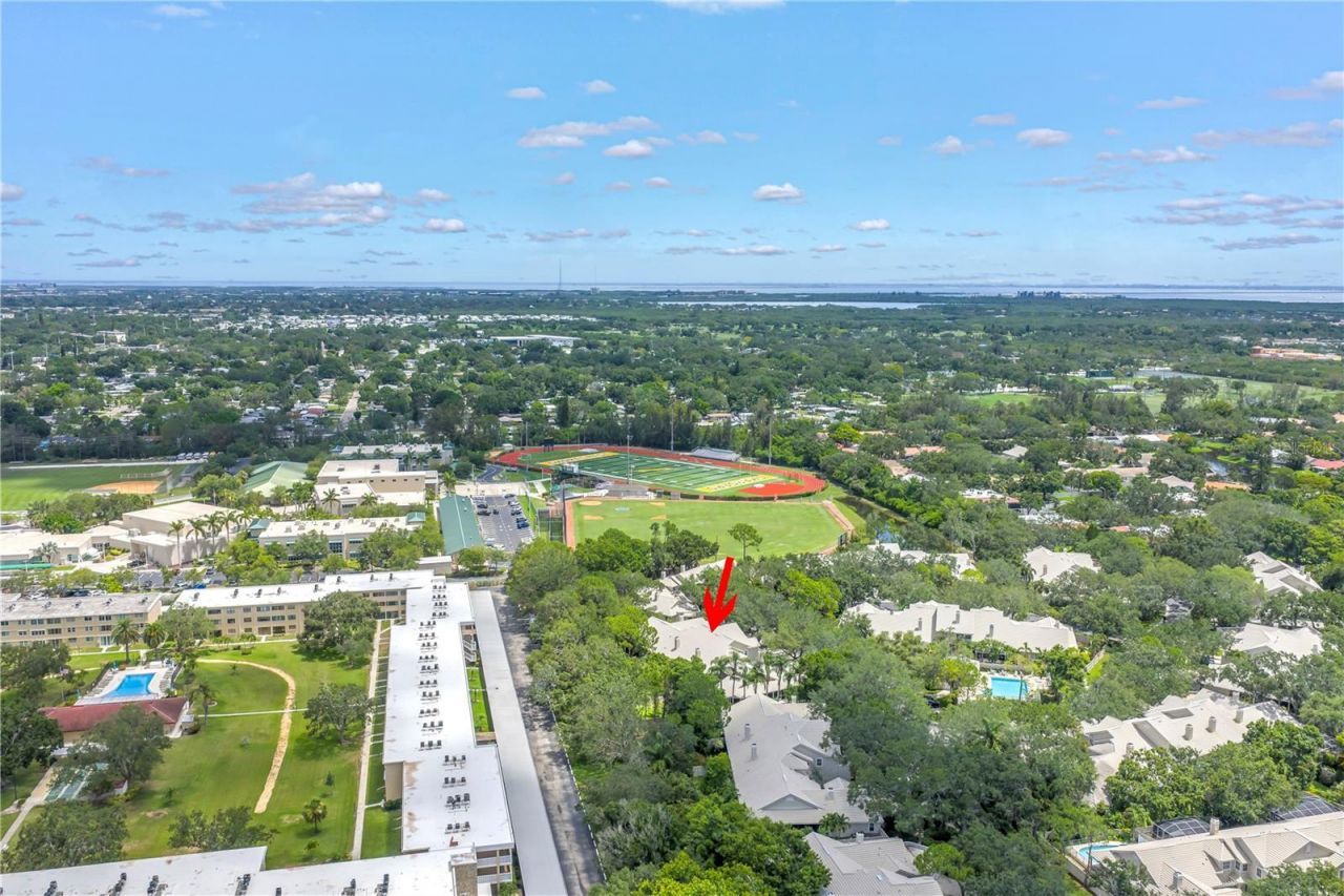 5090 White Pine Circle Ne, Saint Petersburg, FL 33702 Photo