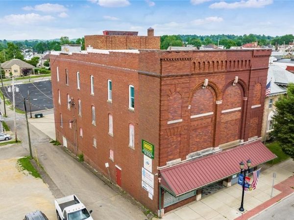 927 Wheeling Avenue, Cambridge, OH 43725