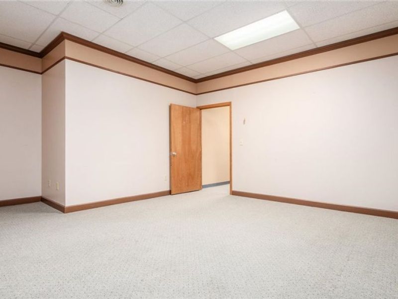 927 Wheeling Avenue, Cambridge, OH 43725 Photo 20