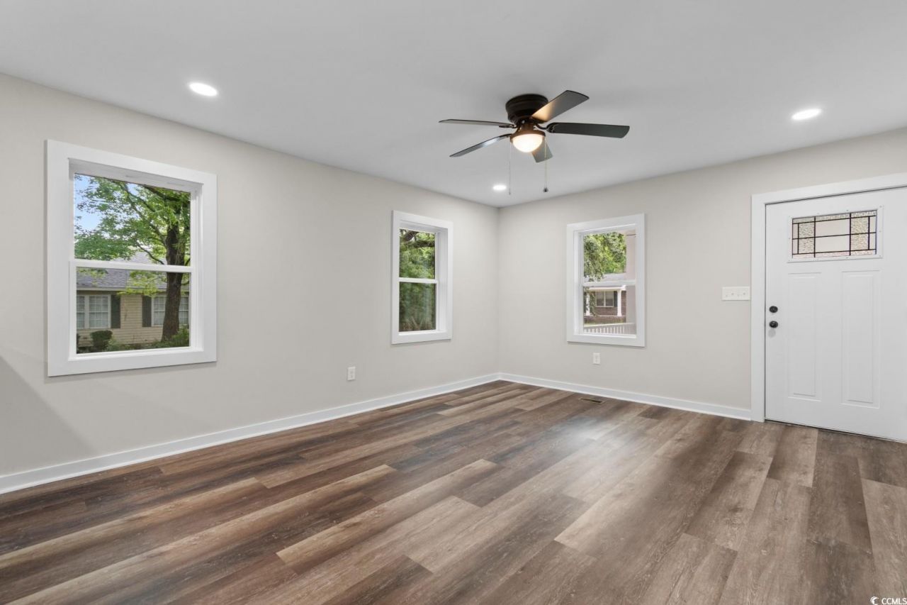 1712 Singleton St. Photo 13